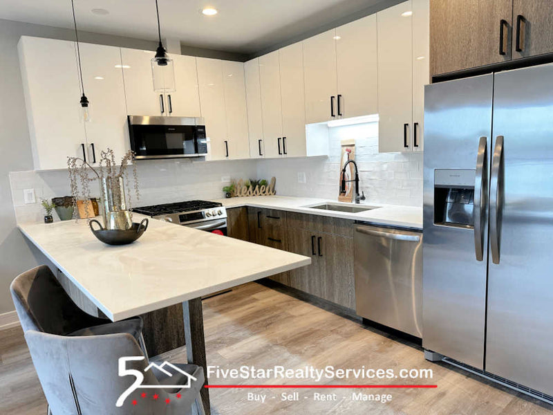 2 Bed 2 Bath  |  5418-3E W Belmont Ave.  |  Portage Park