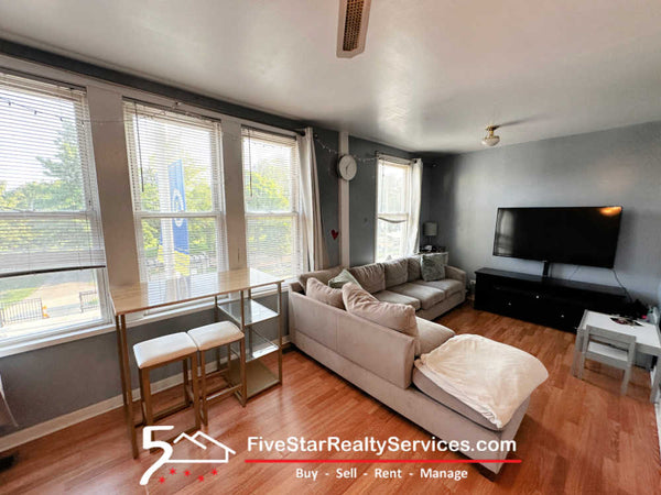 1 Bed 1 Bath  |  3900 W Diversey #2F  |  Logan Square