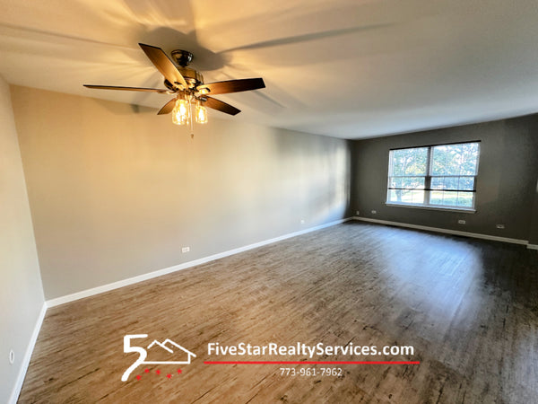 3 Bed 2.5 Bath + BONUS Rm  |  924 Clover Ln  |  Pingree Grove