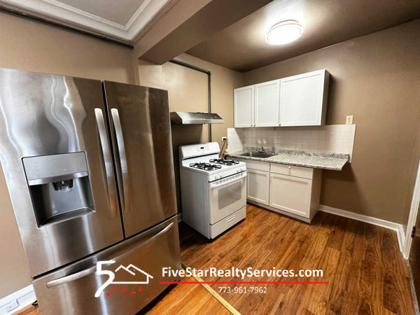 1 Bed 1 Bath  |  4010 N Bernard #8  |  Irving Park