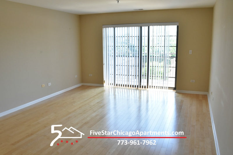 1 Bed 1 1/2 Bath  |  8255 Skokie Blvd #402  |  Skokie
