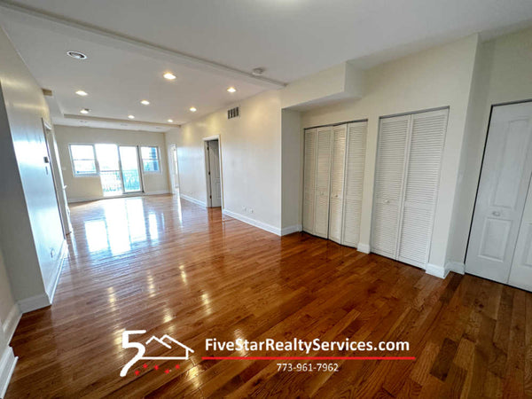 2 Bed 2 Bath  |  3705-405 N Kedzie  |  Irving Park
