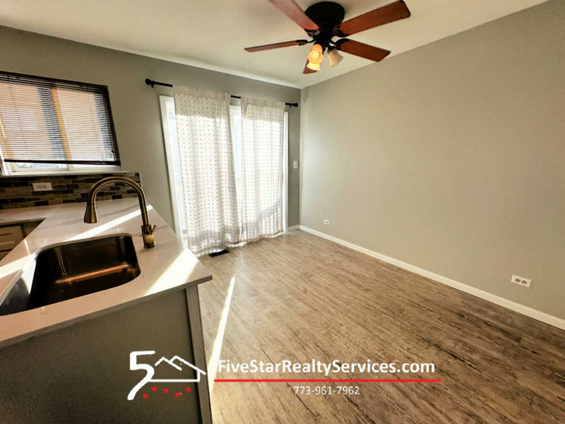3 Bed 2.5 Bath + BONUS Rm  |  924 Clover Ln  |  Pingree Grove