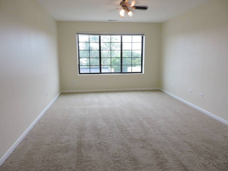 2 Bed 2 Bath  |  8255 Skokie Blvd #303  |  Skokie