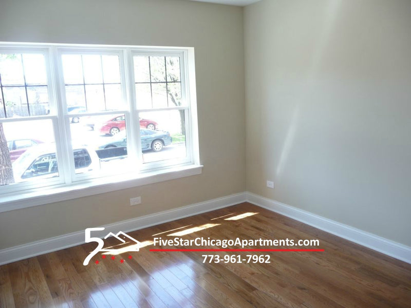 1 Bed 1 Bath  |  3705-102 N Kedzie  |  Irving Park