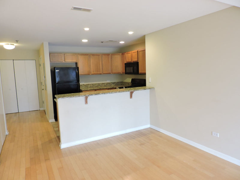 2 Bed 2 Bath  |  8255-404 Skokie Blvd  |   Skokie