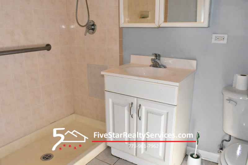 2 Bed 1 Bath  |  4614-202 N Kedzie Ave  |  Albany Park