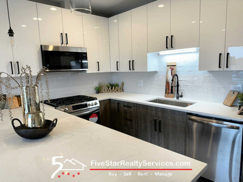 2 Bed 2 Bath  |  5418-3E W Belmont Ave.  |  Portage Park