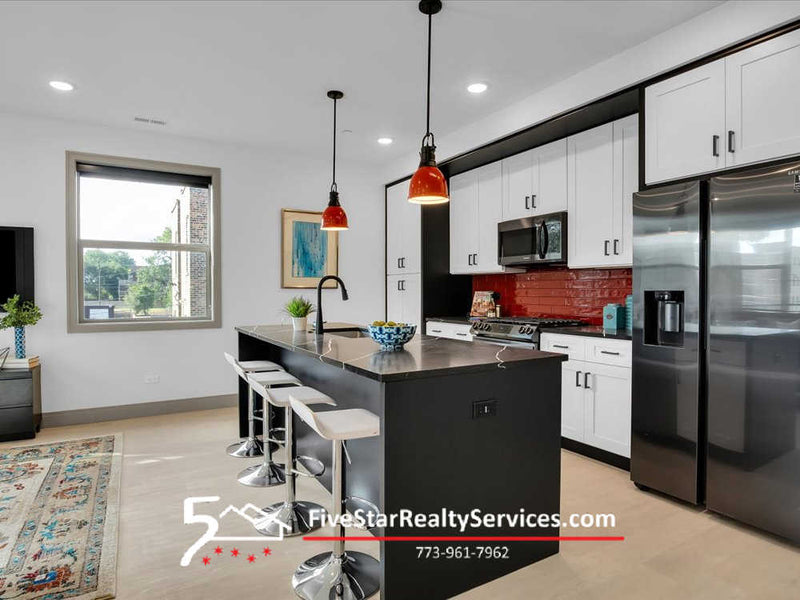 3 Bed 2 Bath  |  4235 S Champlain #2S  |  Bronzeville