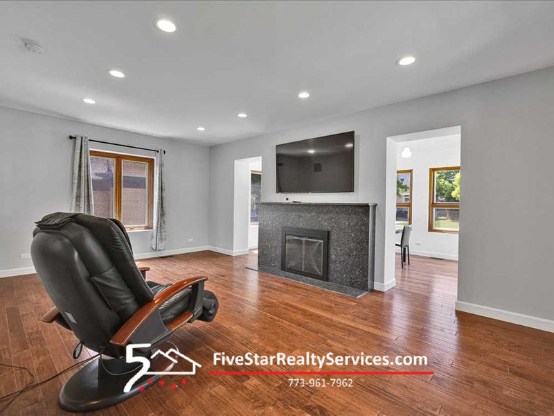 5 Bed 5 1/2 Bath  |  7439 W Lunt  |   Edison Park