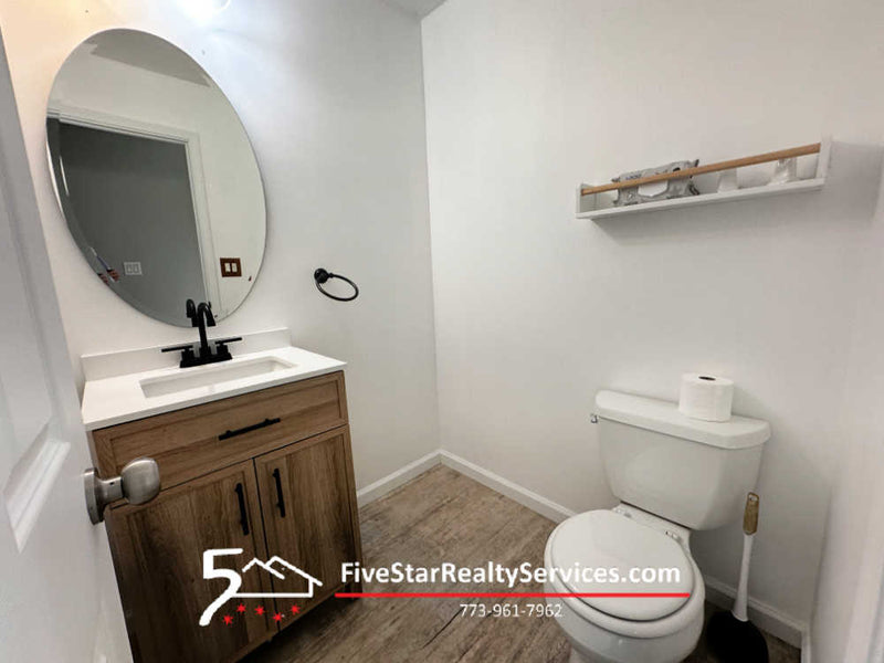 3 Bed 2.5 Bath + BONUS Rm  |  924 Clover Ln  |  Pingree Grove