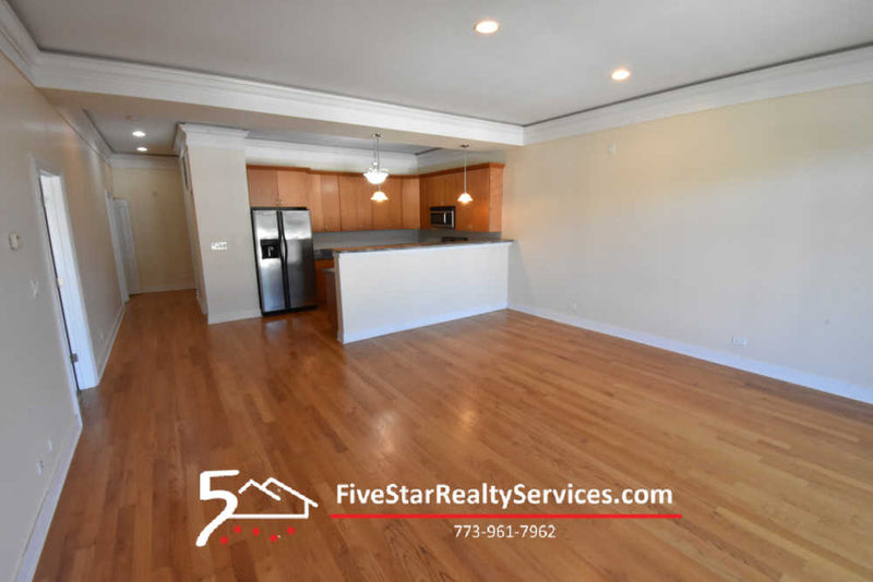 2 Bed 2 Bath  |  4518 N Kedzie #3F  |  Albany Park