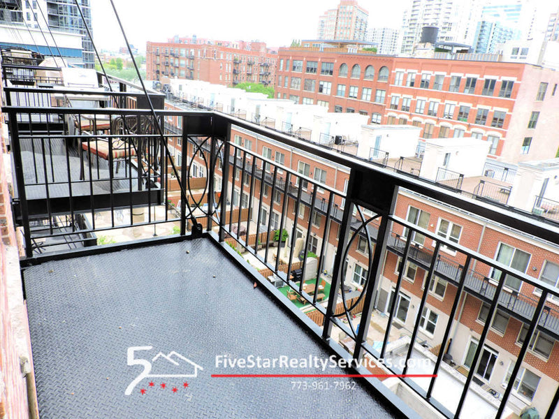 1 Bed 1 Bath  |  360-512 W Illinois  |  River North