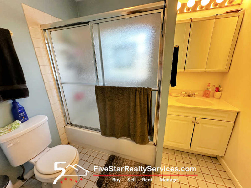 1 Bed 1 Bath  |  3900 W Diversey #2F  |  Logan Square
