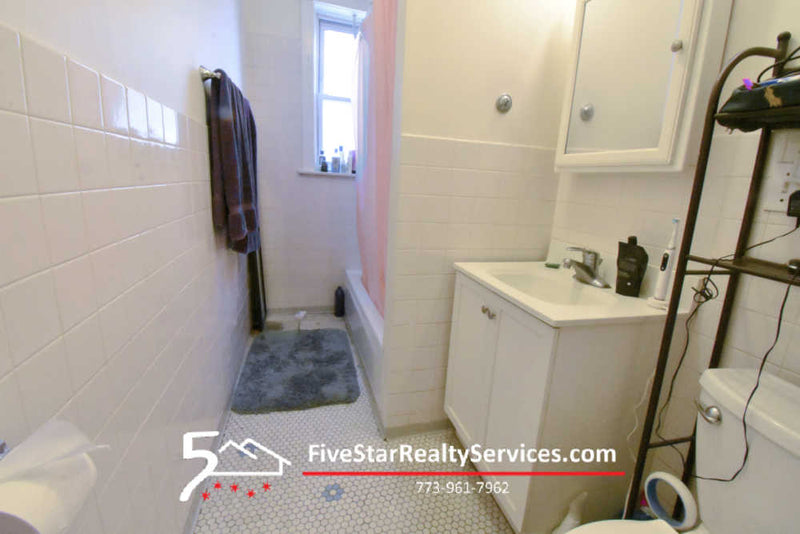 2 Bed 1 Bath  |  3443-1 W Parker  |  Logan Square