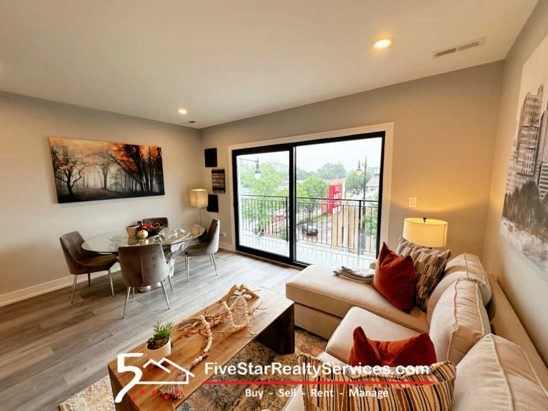 2 Bed 2 Bath  |  5418-3E W Belmont Ave.  |  Portage Park