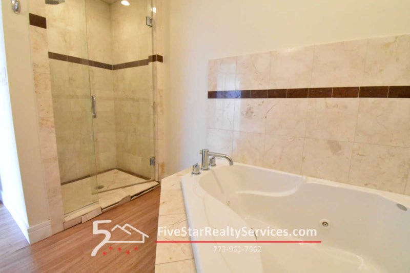 2 Bed 2 Bath  |  4518 N Kedzie #2E  |  Albany Park