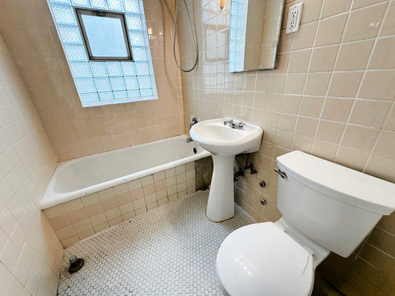 1 Bed 1 Bath  |  4010 N Bernard #8  |  Irving Park