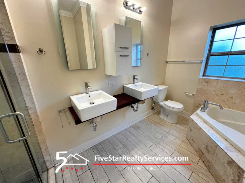 2 Bed 2 Bath  | 4518 N Kedzie #2A  |  Albany Park