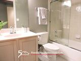 1 Bed 1 Bath  |  360-512 W Illinois  |  River North
