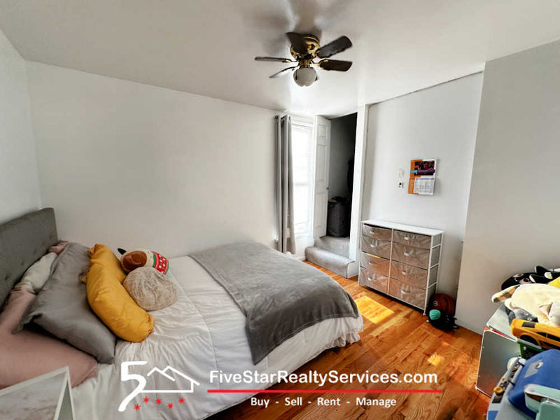 1 Bed 1 Bath  |  3900 W Diversey #2F  |  Logan Square