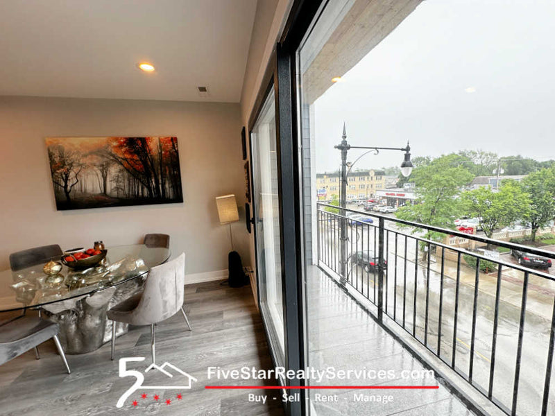 2 Bed 2 Bath  |  5418-3E W Belmont Ave.  |  Portage Park