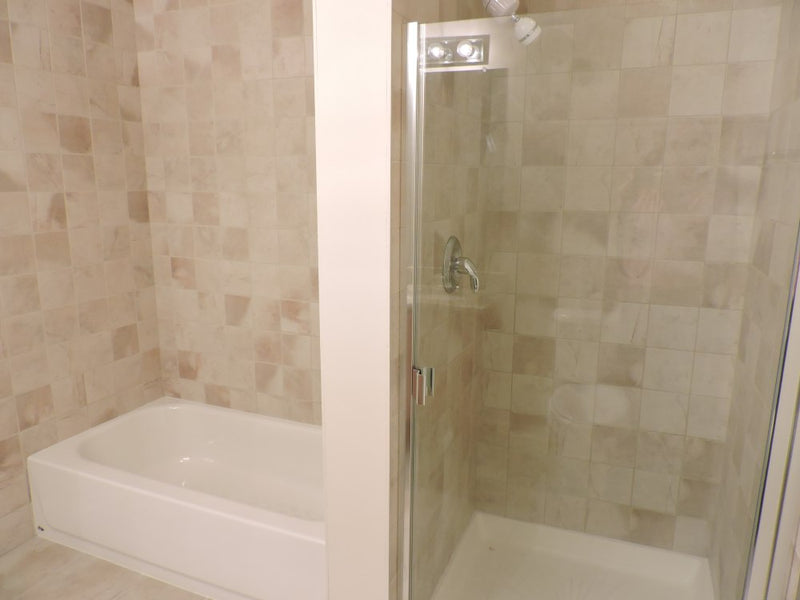 2 Bed 2 Bath  |  8255 Skokie Blvd #303  |  Skokie