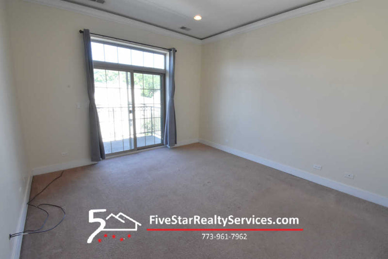2 Bed 2 Bath  |  4518 N Kedzie #3F  |  Albany Park