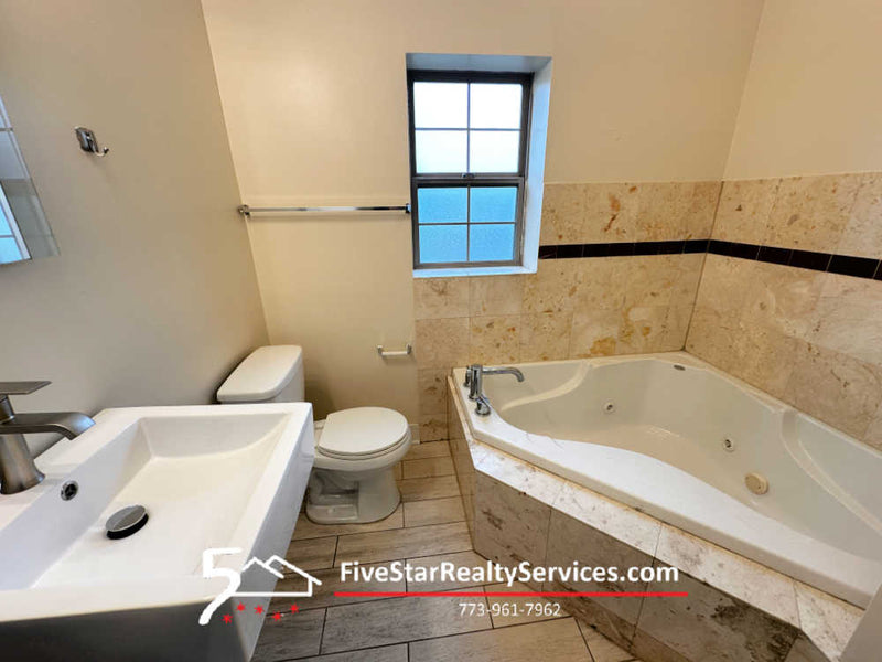 2 Bed 2 Bath  | 4518 N Kedzie #2A  |  Albany Park