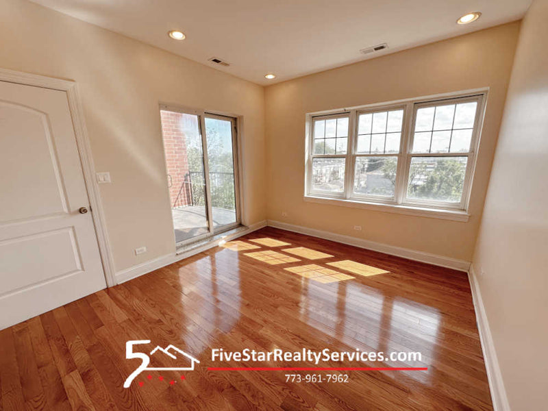 2 Bed 2 Bath  |  3705-405 N Kedzie  |  Irving Park