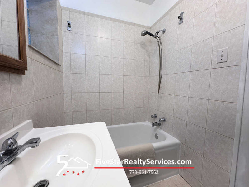 1 Bed 1 Bath  |  3853 N Long  |  Portage Park