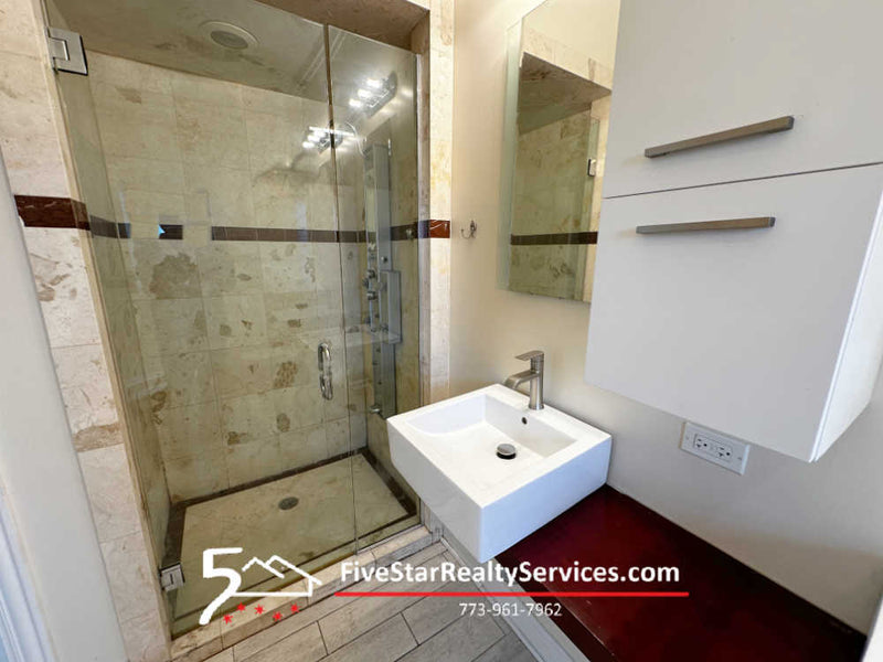 2 Bed 2 Bath  | 4518 N Kedzie #2A  |  Albany Park