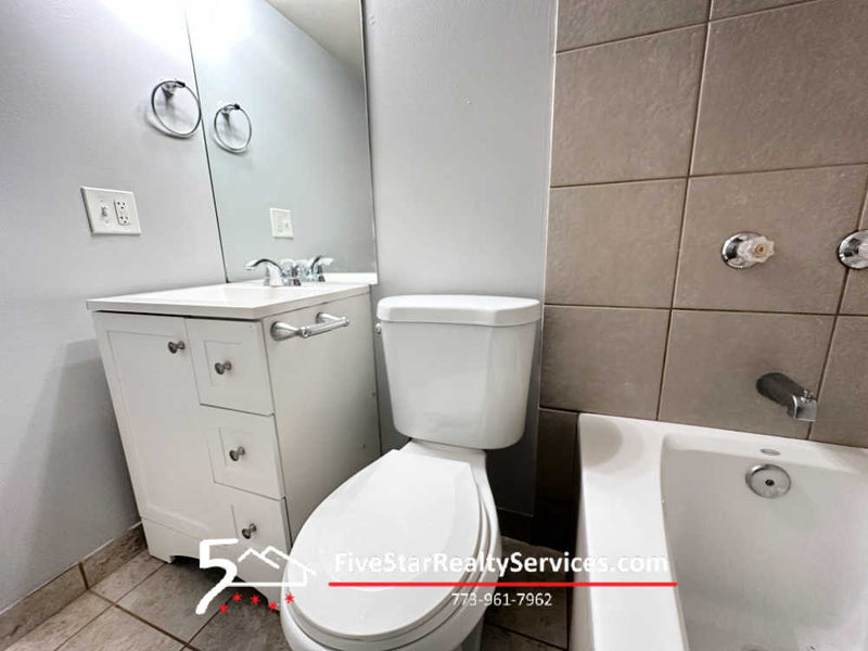 3 Bed 2 Bath  |  1803 W Superior #GDN  |  West Town