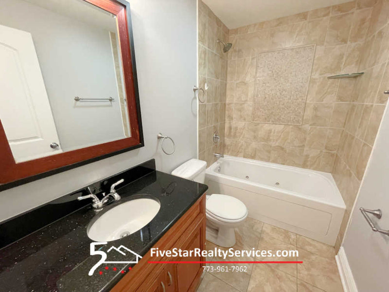 2 Bed 2 Bath  |  6112-F2 W Diversey  |  Belmont Cragin