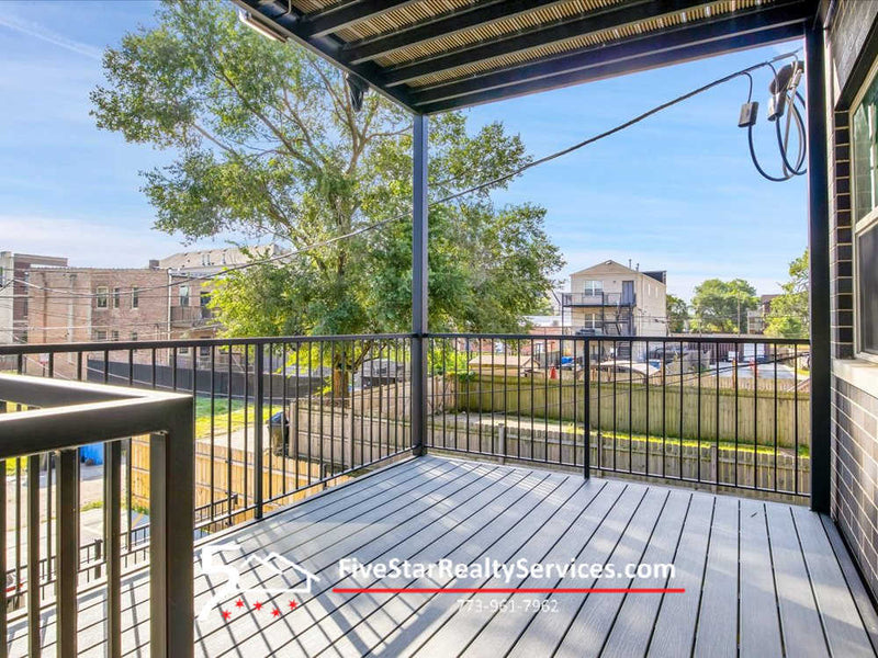 3 Bed 2 Bath  |  4235 S Champlain #2S  |  Bronzeville