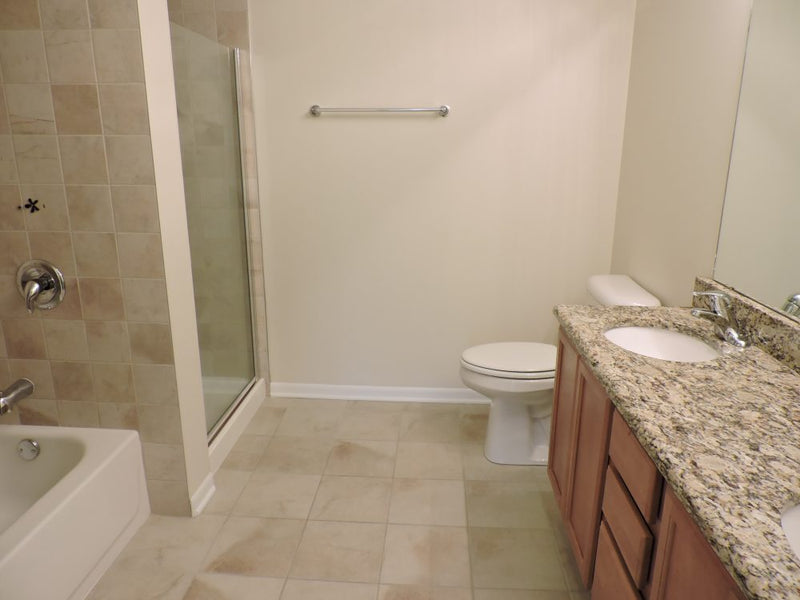 2 Bed 2 Bath  |  8255 Skokie Blvd #303  |  Skokie