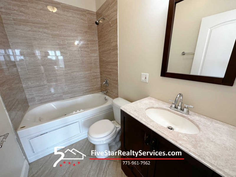 2 Bed 2 Bath  |  3705-405 N Kedzie  |  Irving Park