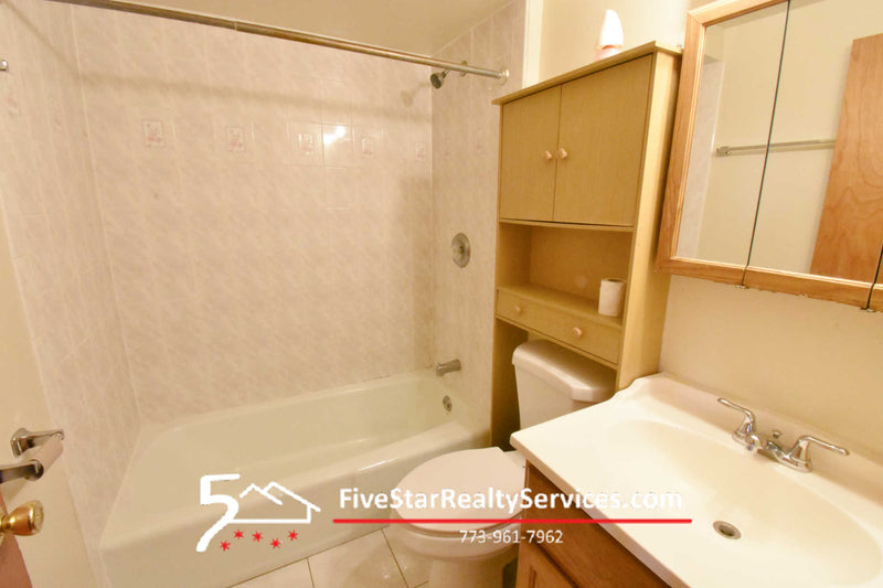 5727 S Kenton  |  Midway  |  1 & 2 Bed Apts