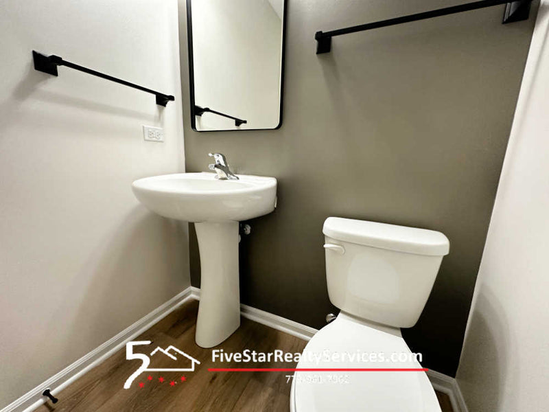 3 Bed 2 1/2 Bath  |  208 Goldenrod Dr  |  Elgin