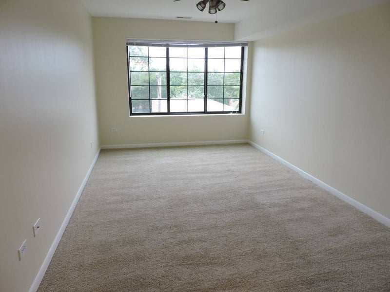2 Bed 2 Bath  |  8255 Skokie Blvd #303  |  Skokie