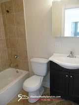 2 Bed 2 Bath  |  3705 N Kedzie #303  |  Irving Park