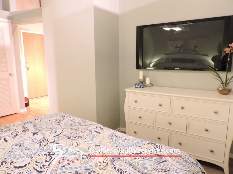 1 Bed 1 Bath  |  360-512 W Illinois  |  River North