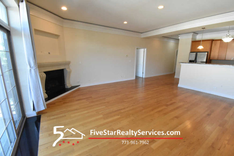 2 Bed 2 Bath  |  4518 N Kedzie #3F  |  Albany Park