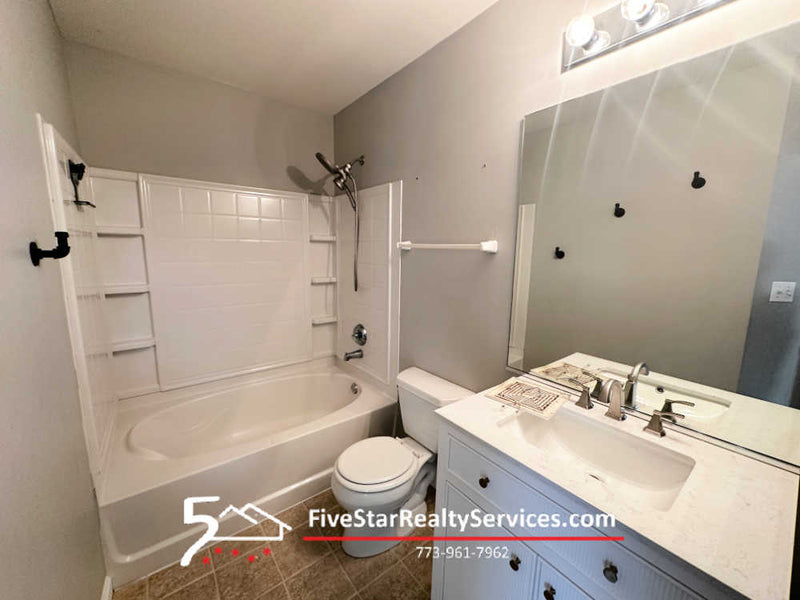 3 Bed 2.5 Bath + BONUS Rm  |  924 Clover Ln  |  Pingree Grove
