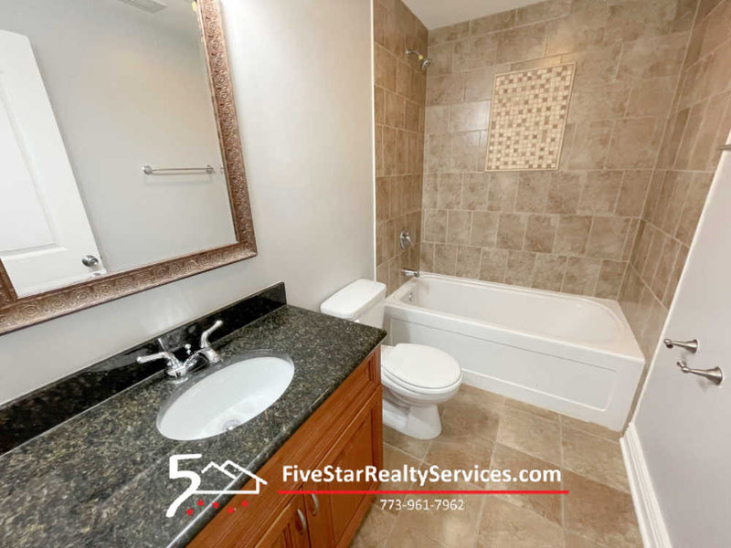 2 Bed 2 Bath  |  6112-F2 W Diversey  |  Belmont Cragin