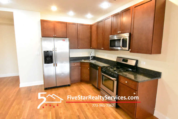 2 Bed 2 Bath  |  3705 N Kedzie Ave. #403  |  Irving Park