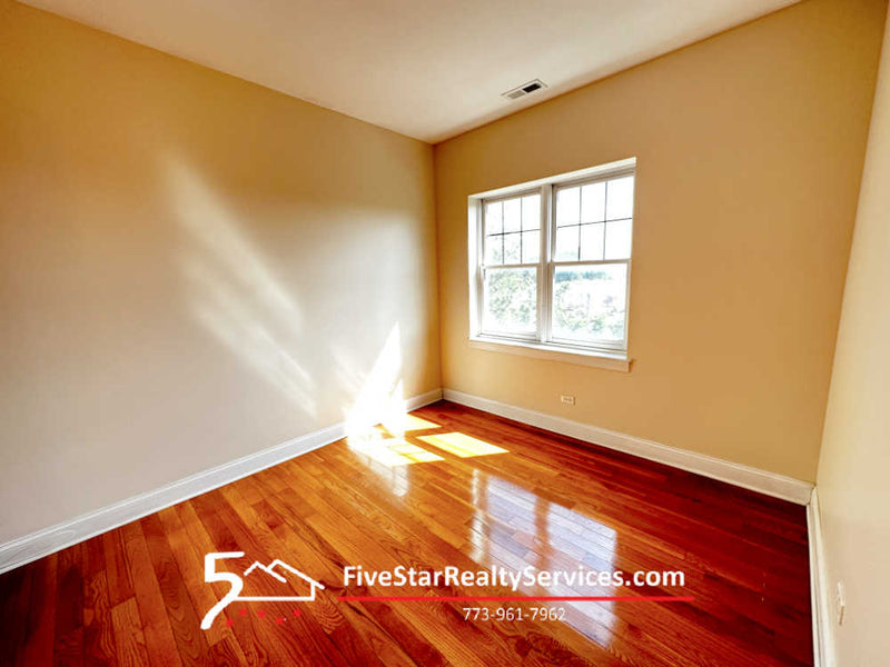 2 Bed 2 Bath  |  3705-405 N Kedzie  |  Irving Park