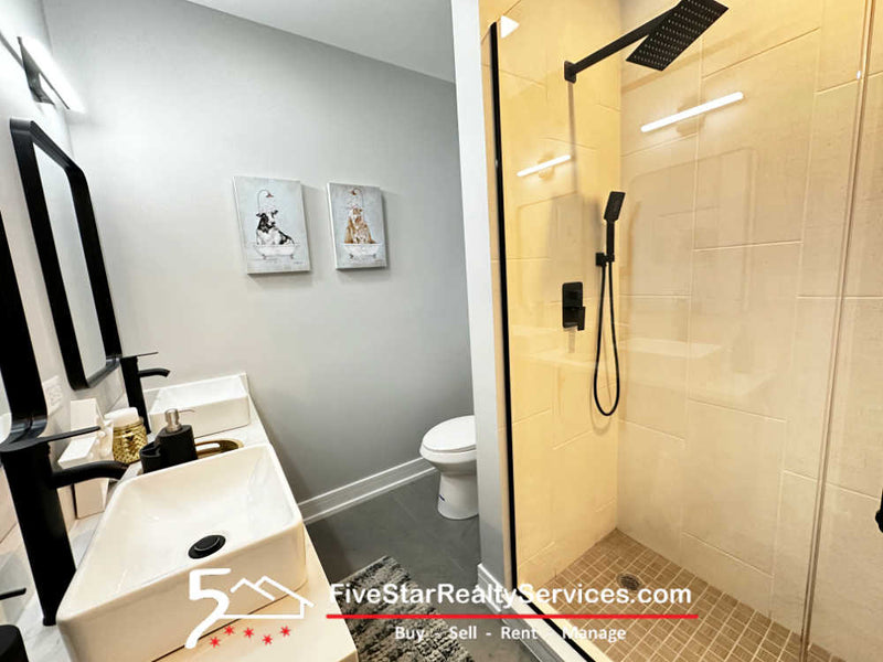 2 Bed 2 Bath  |  5418-3E W Belmont Ave.  |  Portage Park