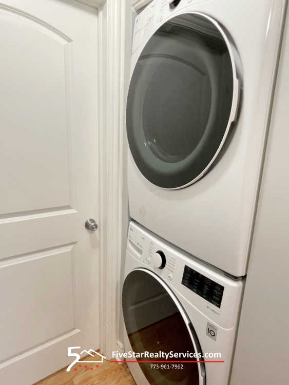 2 Bed 2 Bath  |  6112-F2 W Diversey  |  Belmont Cragin