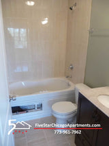 2 Bed 2 Bath  |  3705 N Kedzie #305  |  Irving Park